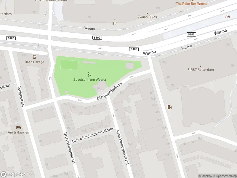 Ambulance met gepaste spoed naar de Diergaardesingel in Rotterdam