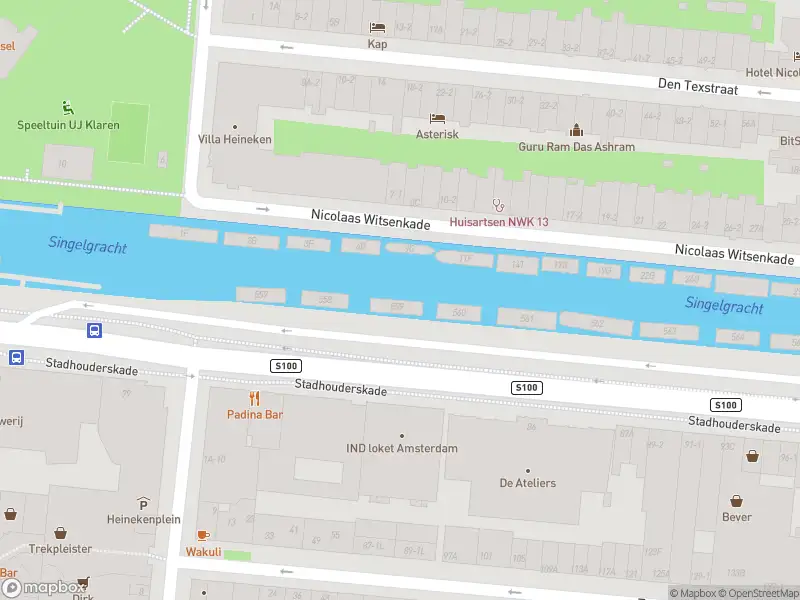 Ambulance met gepaste spoed naar de Eerste Weteringdwarsstraat in Amsterdam