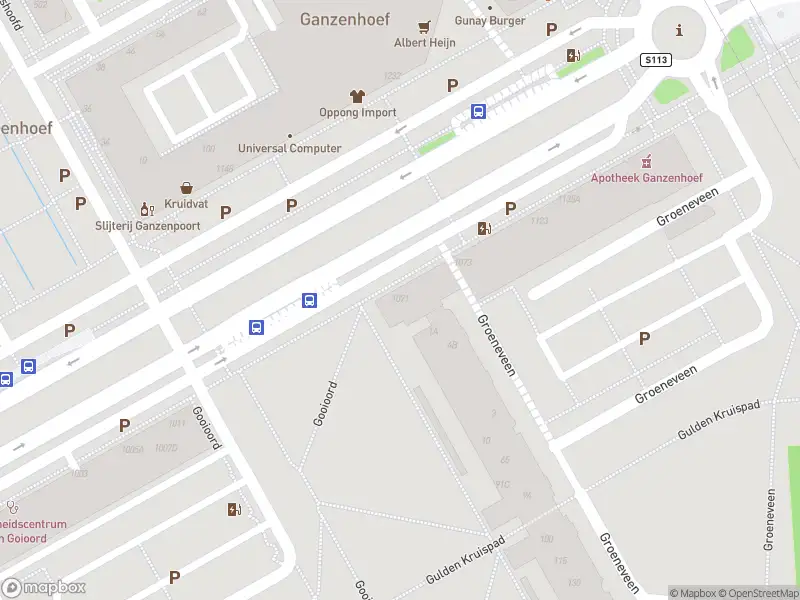 Ambulance met gepaste spoed naar de Bijlmerdreef in Amsterdam