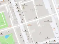 Ambulance met grote spoed naar de Aert van Nesstraat in Rotterdam