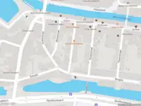 Ambulance met grote spoed naar de Dolhuisstraat in Dordrecht