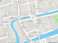 Ambulance met grote spoed naar de Keizersgracht in Edam