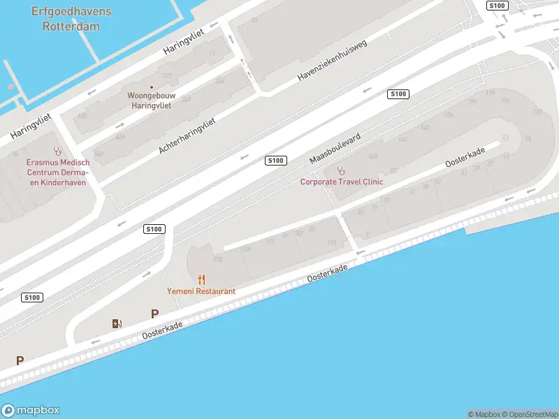 Ambulance met gepaste spoed naar de Maasboulevard in Rotterdam