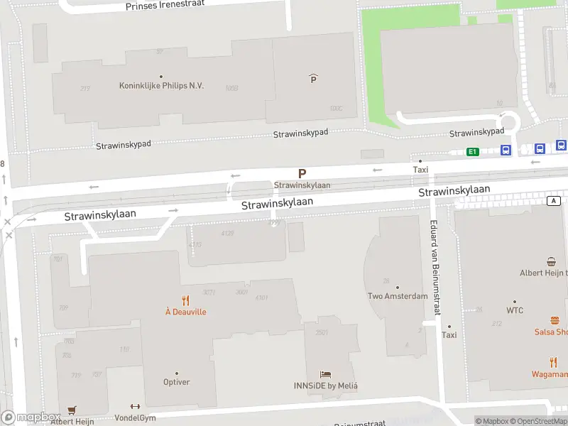 Brandweer met gepaste spoed naar de Strawinskylaan in Amsterdam