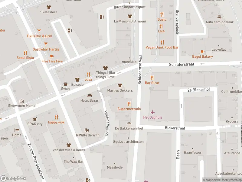 Ambulance met grote spoed naar de Schiedamse Vest in Rotterdam