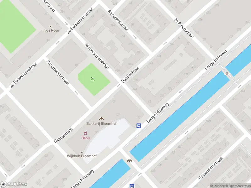 Ambulance met gepaste spoed naar de Dahliastraat in Rotterdam