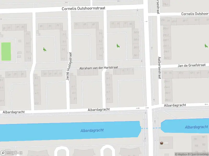 Ambulance met grote spoed naar de Vredeman de Vriesstraat in Amsterdam