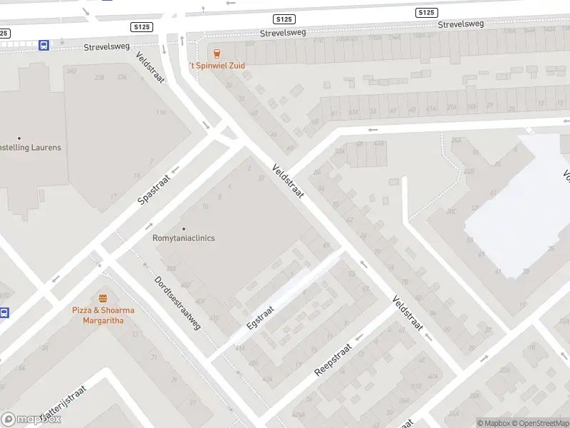 Ambulance met grote spoed naar de Strevelsweg in Rotterdam