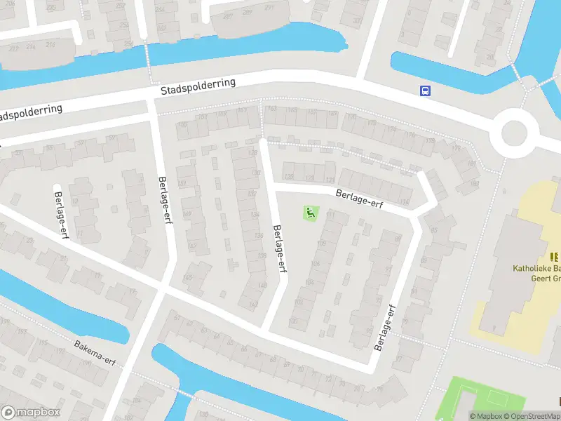 Ambulance met grote spoed naar de Berlage-erf in Dordrecht