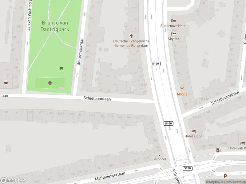 Ambulance met grote spoed naar de Schietbaanlaan in Rotterdam