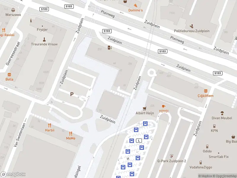 Ambulance met grote spoed naar de Zuidplein in Rotterdam