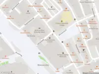 Ambulance met grote spoed naar de Botersloot in Rotterdam