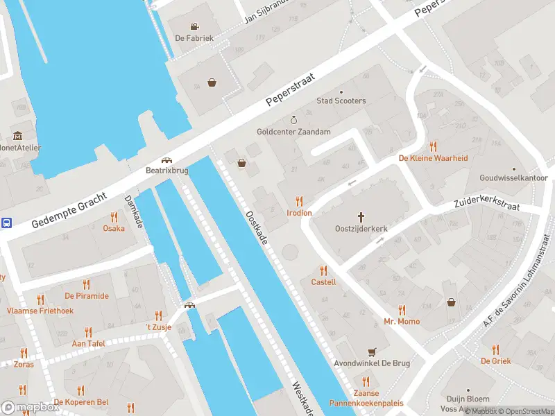 Ambulance met grote spoed naar de Oostkade in Zaandam