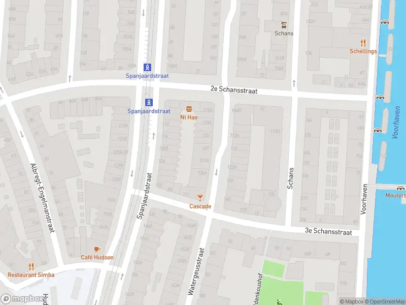 Ambulance met grote spoed naar de Watergeusstraat in Rotterdam