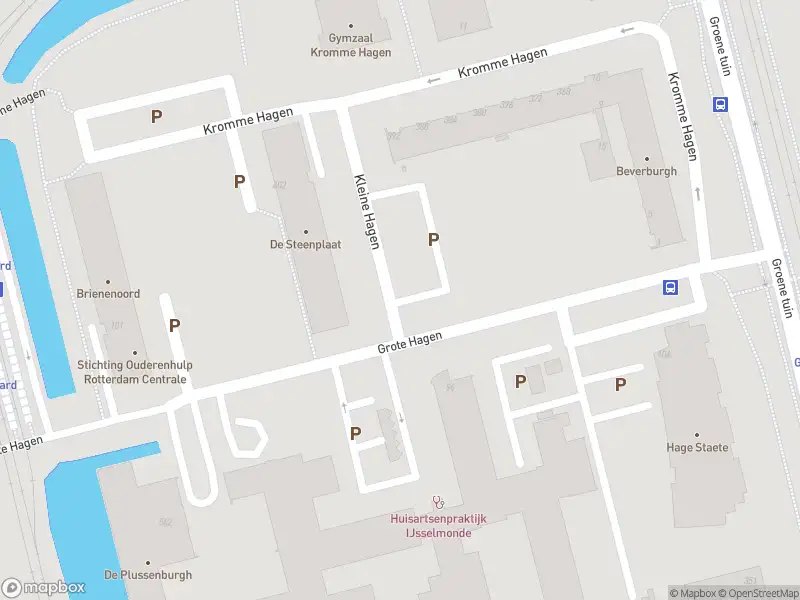 Ambulance met grote spoed naar de Grote Hagen in Rotterdam