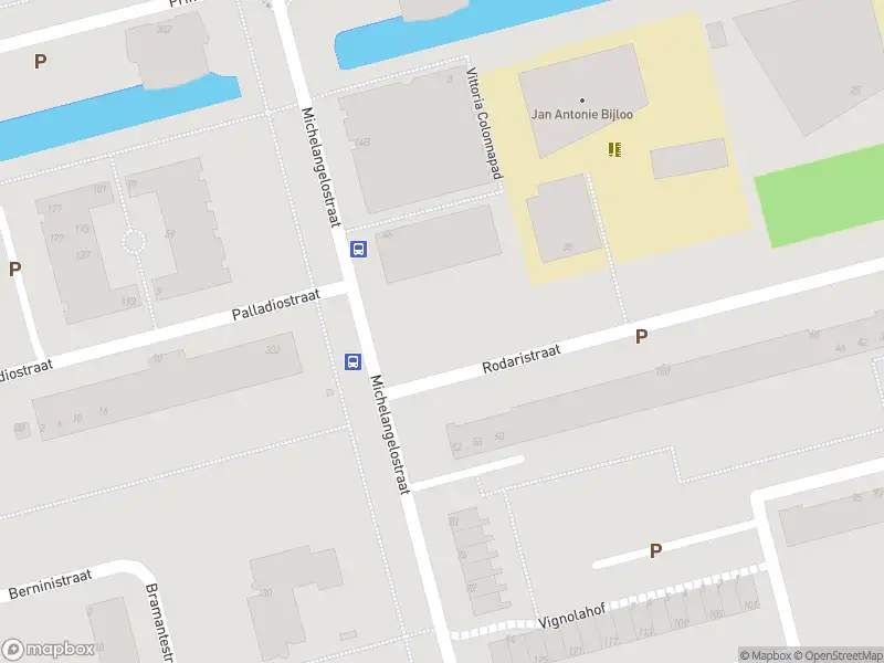 Ambulance met grote spoed naar de Michelangelostraat in Rotterdam