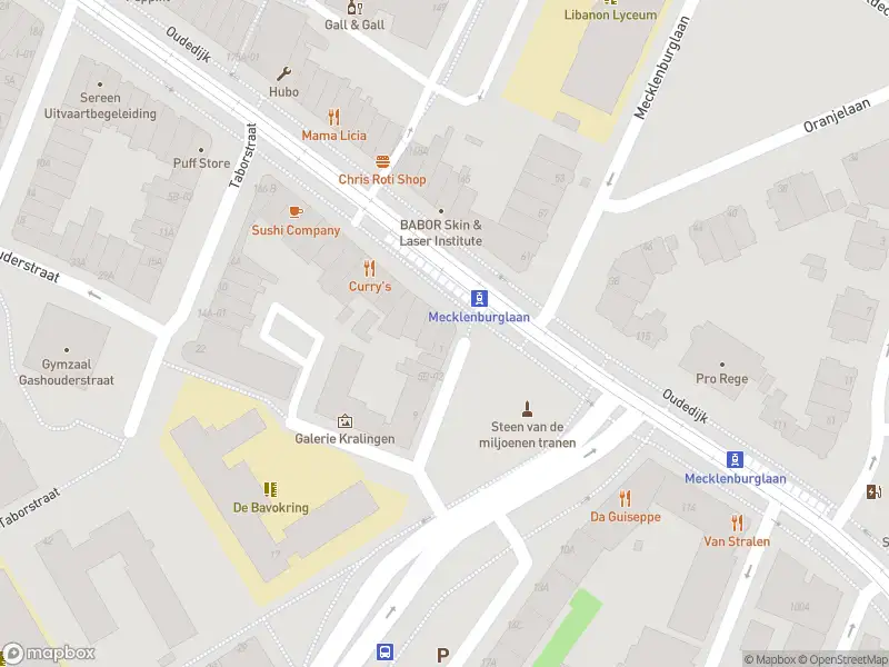 Ambulance met gepaste spoed naar de Oudedijk in Rotterdam