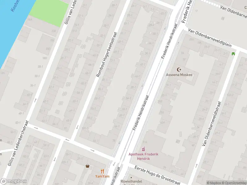 Ambulance met grote spoed naar de Gillis van Ledenberchstraat in Amsterdam