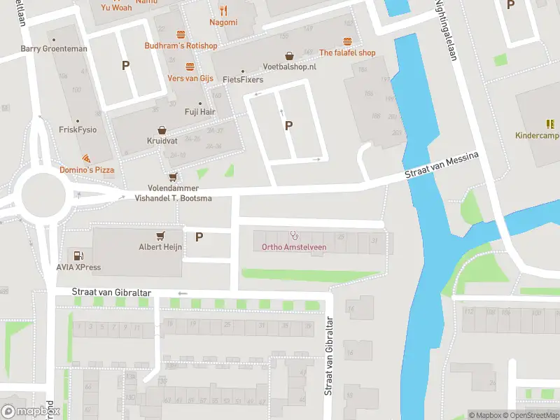 Ambulance met grote spoed naar de Straat van Messina in Amstelveen