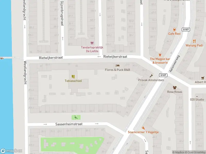 Ambulance met grote spoed naar de Stolwijkstraat in Amsterdam