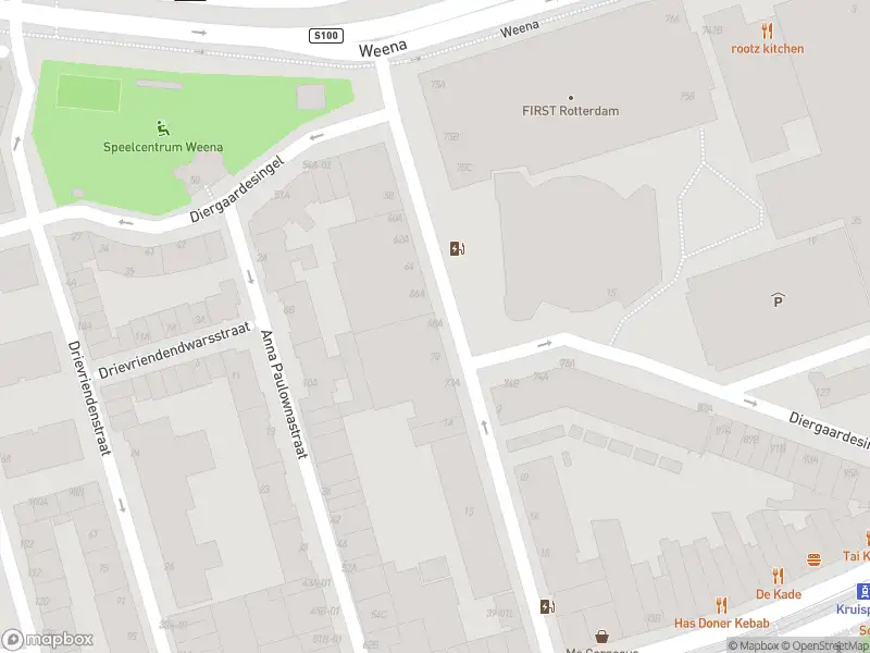 Ambulance met gepaste spoed naar de Diergaardesingel in Rotterdam