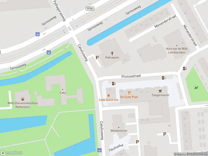 Ambulance met grote spoed naar de Catullusweg in Rotterdam