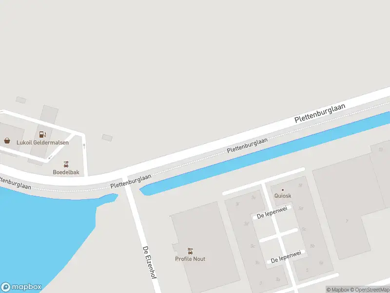 Politie naar de Plettenburglaan in Geldermalsen vanwege voertuigen te water