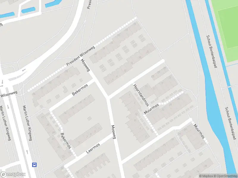 Ambulance met grote spoed naar de Hoorntandmos in Rotterdam