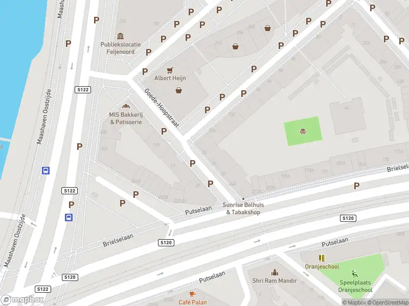 Ambulance met grote spoed naar de Goede-Hoopstraat in Rotterdam