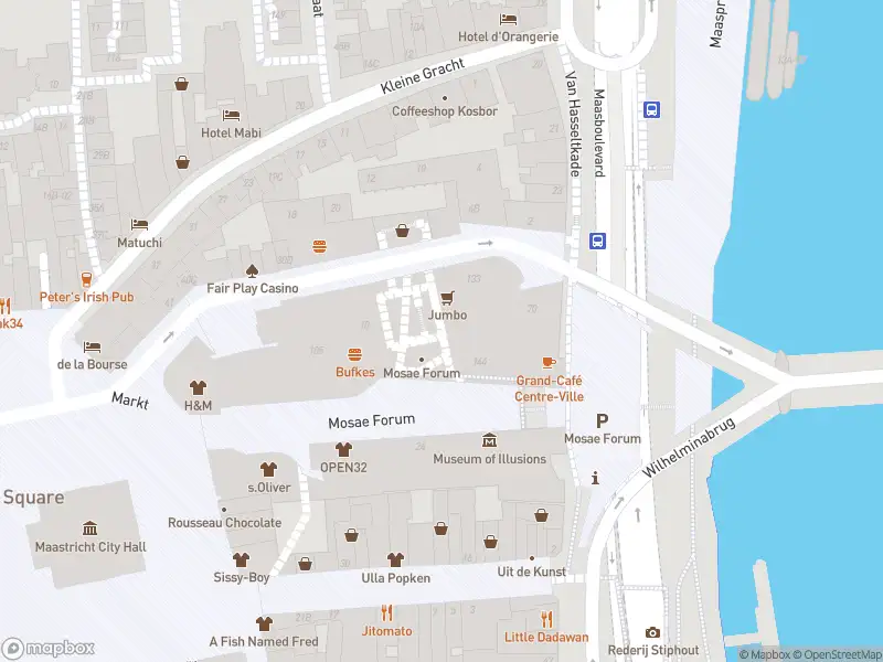 Brandweer met gepaste spoed naar de Laag Mosae Forum in Maastricht vanwege een buitenbrand