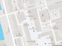 Ambulance met grote spoed naar de Marinus Bolkplein in Rotterdam