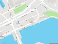 Ambulance met grote spoed naar de Coolhaven in Rotterdam