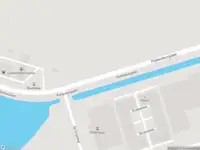 Brandweer met grote spoed naar de Plettenburglaan in Geldermalsen vanwege voertuigen te water