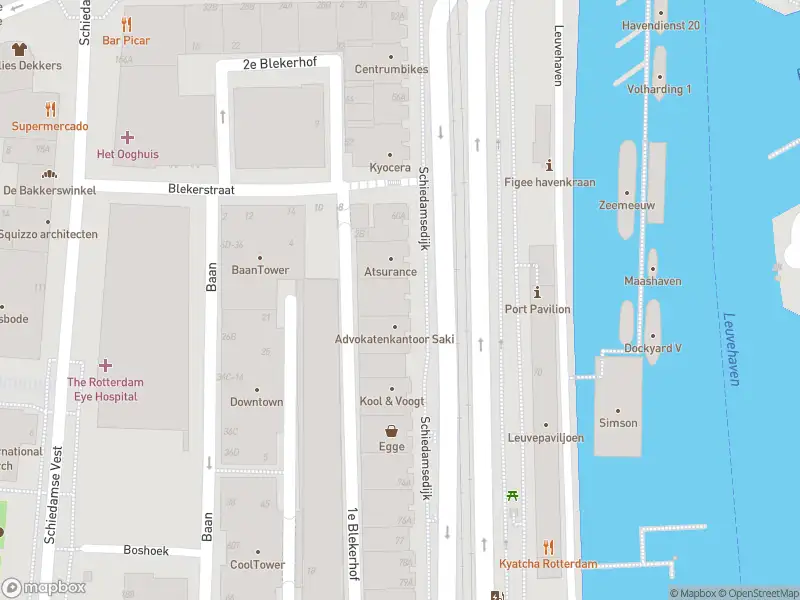 Ambulance met grote spoed naar de Schiedamsedijk in Rotterdam