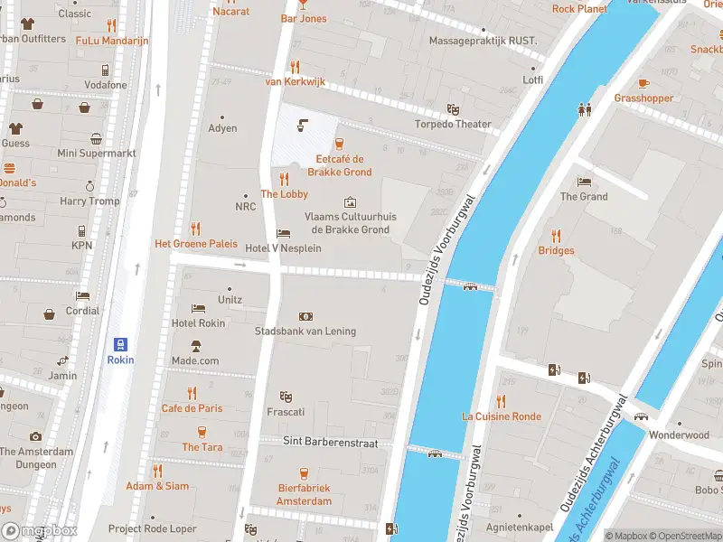 Brandweer met grote spoed naar de Nes in Amsterdam