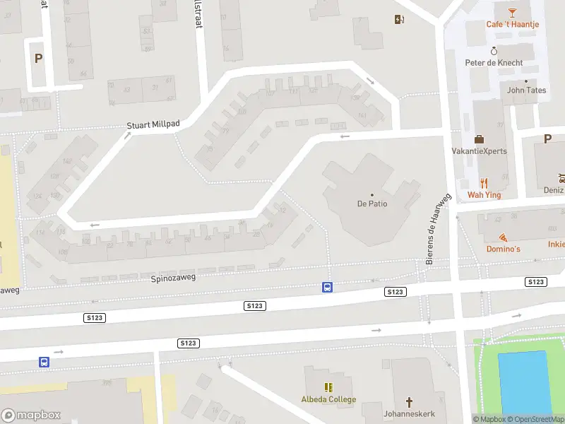 Ambulance met grote spoed naar de Bergsonstraat in Rotterdam