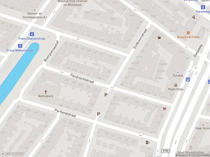 Ambulance met grote spoed naar de Pendrechtstraat in Rotterdam