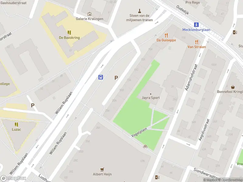 Ambulance met grote spoed naar de Chris Bennekerslaan in Rotterdam