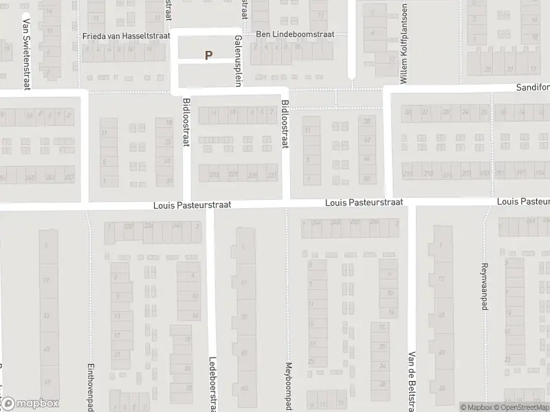 Ambulance met gepaste spoed naar de Roordastraat in Haarlem