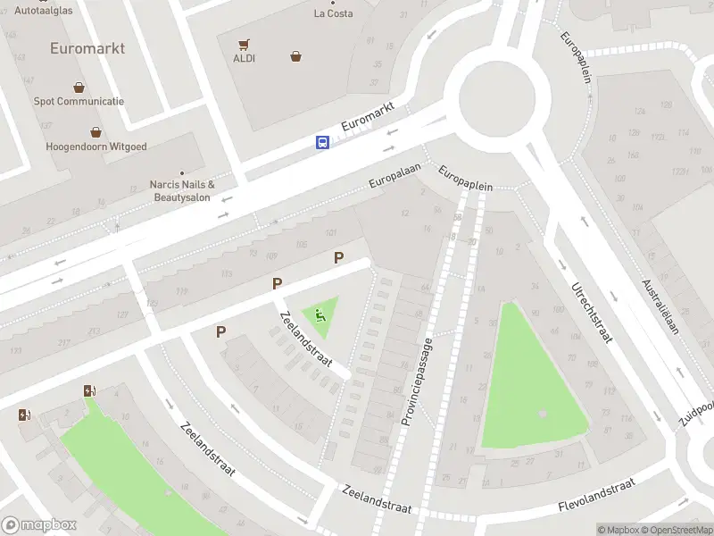 Ambulance met gepaste spoed naar de Euromarkt in Alphen aan den Rijn