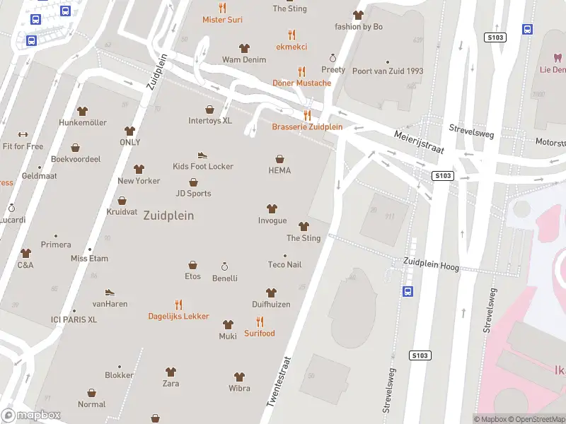 Ambulance met gepaste spoed naar de Zuidplein Hoog in Rotterdam