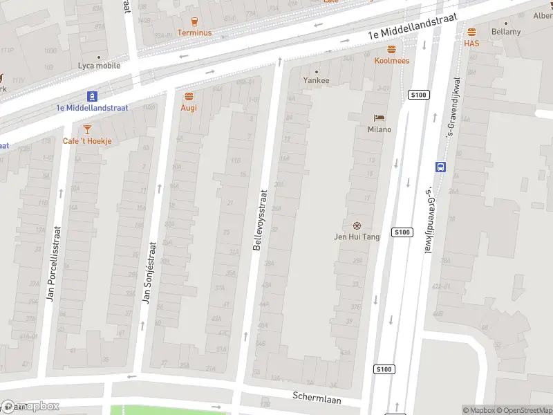 Ambulance met grote spoed naar de Bellevoysstraat in Rotterdam