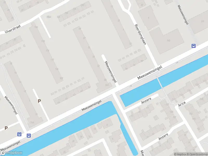 Ambulance met grote spoed naar de Meeuwensingel in Capelle aan den IJssel