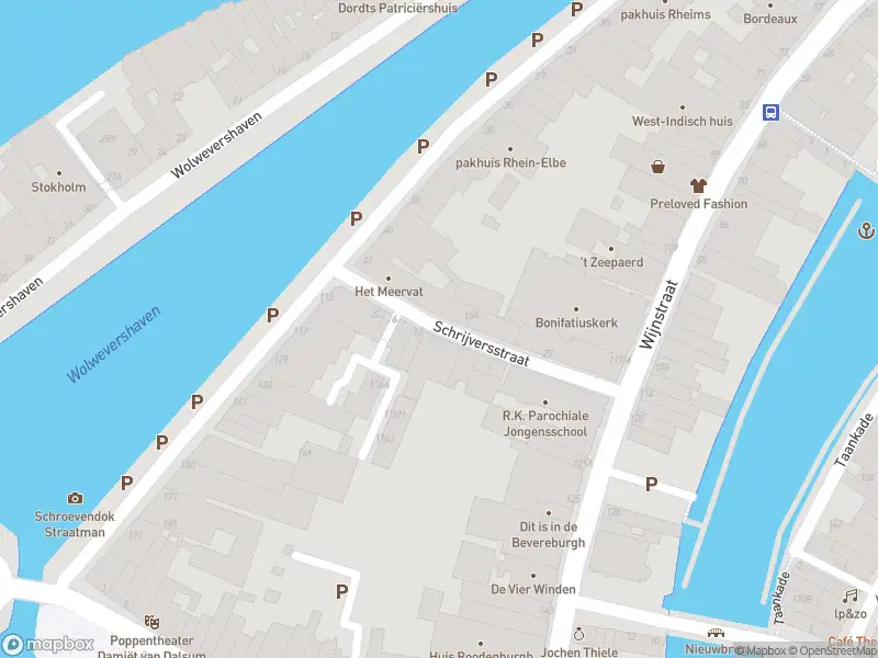 Ambulance met gepaste spoed naar de Schrijversstraat in Dordrecht