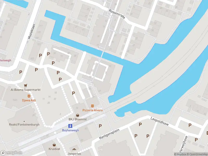 Ambulance met grote spoed naar de Wiardi Beckmanrode in Zoetermeer