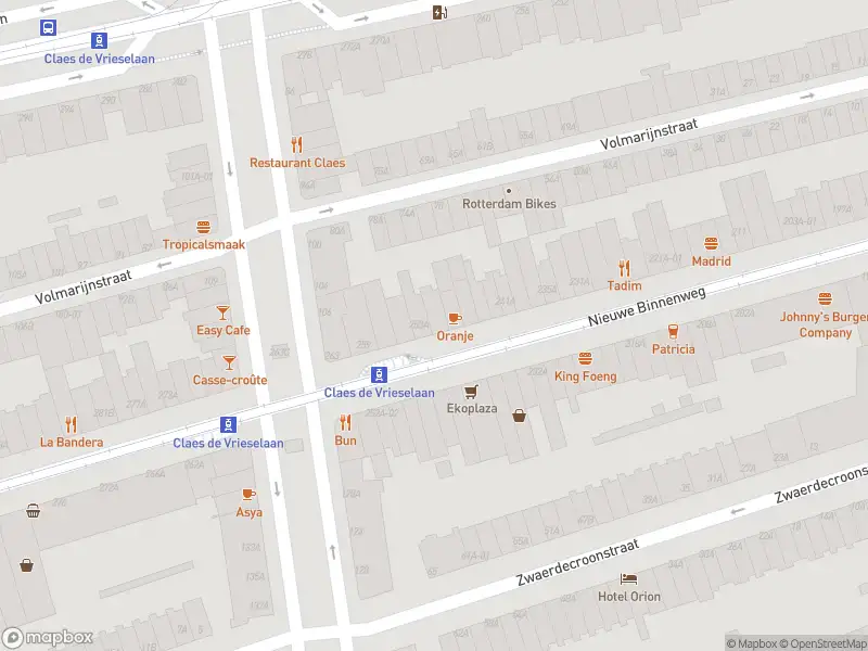 Ambulance met grote spoed naar de Nieuwe Binnenweg in Rotterdam