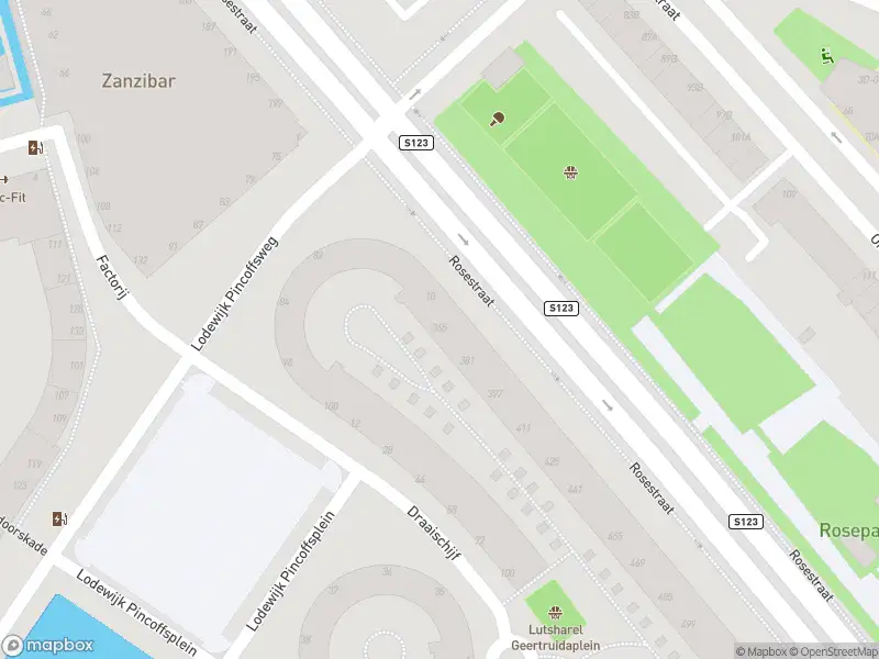 Ambulance met gepaste spoed naar de Rosestraat in Rotterdam