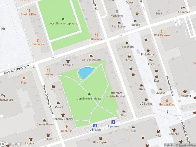 Ambulance met grote spoed naar de Jan Evertsenplaats in Rotterdam