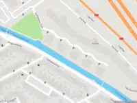 Ambulance met grote spoed naar de Delfgauwse Park in Delft