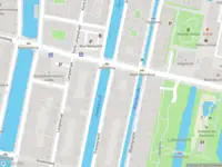 Ambulance met gepaste spoed naar de Korte Langestraat in Leiden